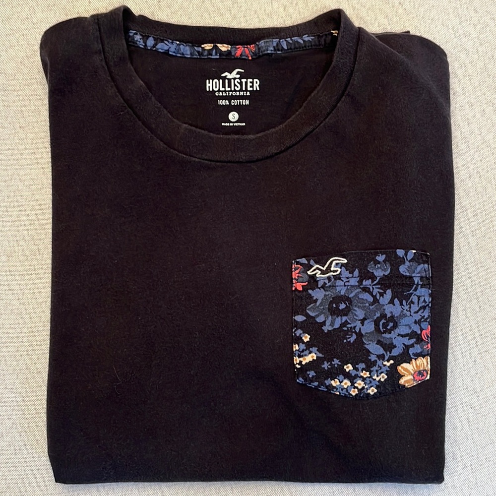Hollister black t shirt with floral pattern pocket